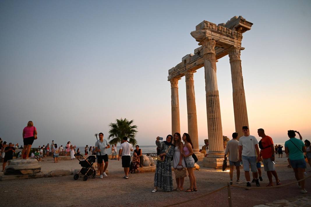 Antalya’da Temmuz rekoru kırıldı: Bir günde 102 bini aşkın yabancı ziyaretçi geldi 2